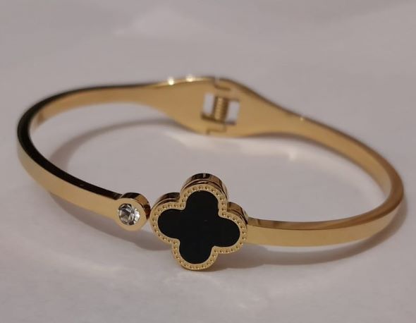 Elegant Clover Bracelet – Stainless Steel for Women