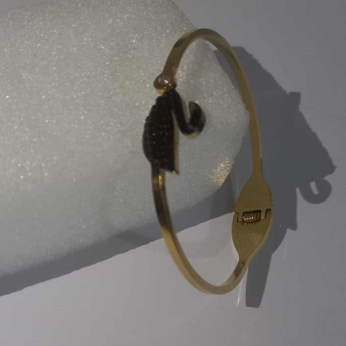 Elegant Black Swan Bracelet – Stainless Steel Slim