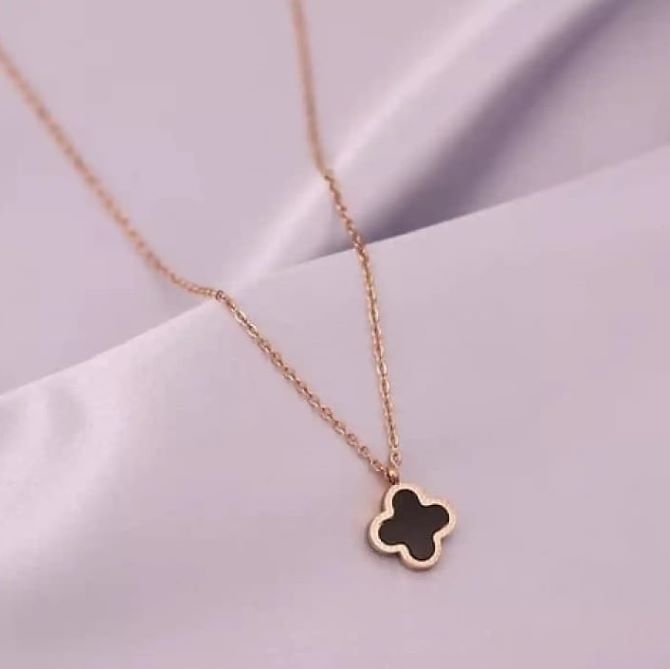 Premium Clover Locket – Black & White Stainless Steel