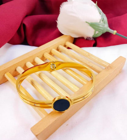 Elegant Round Bracelet – Stainless Steel for Women