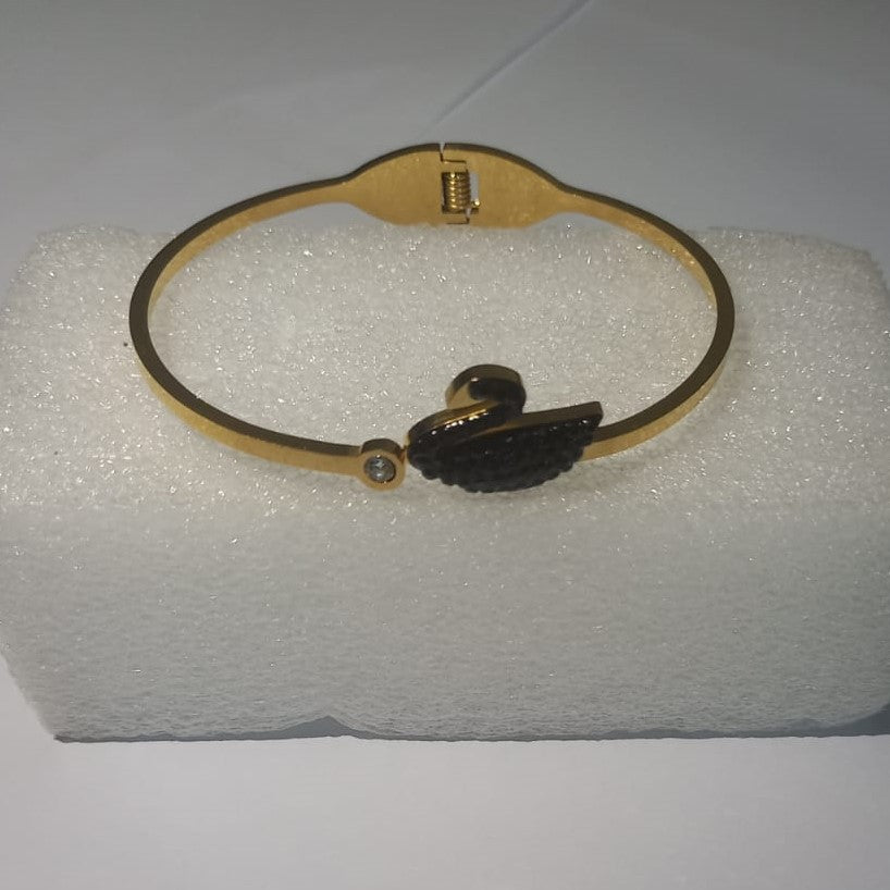 Elegant Black Swan Bracelet – Stainless Steel Slim