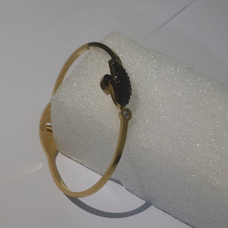 Elegant Black Swan Bracelet – Stainless Steel Slim