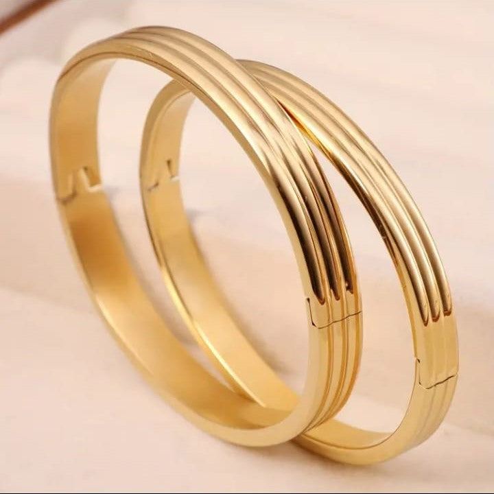 Elegant Golden Stainless Steel Bracelet – Slim Style