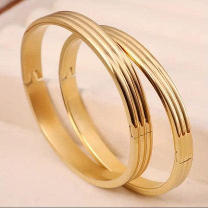 Elegant Golden Stainless Steel Bracelet – Slim Style