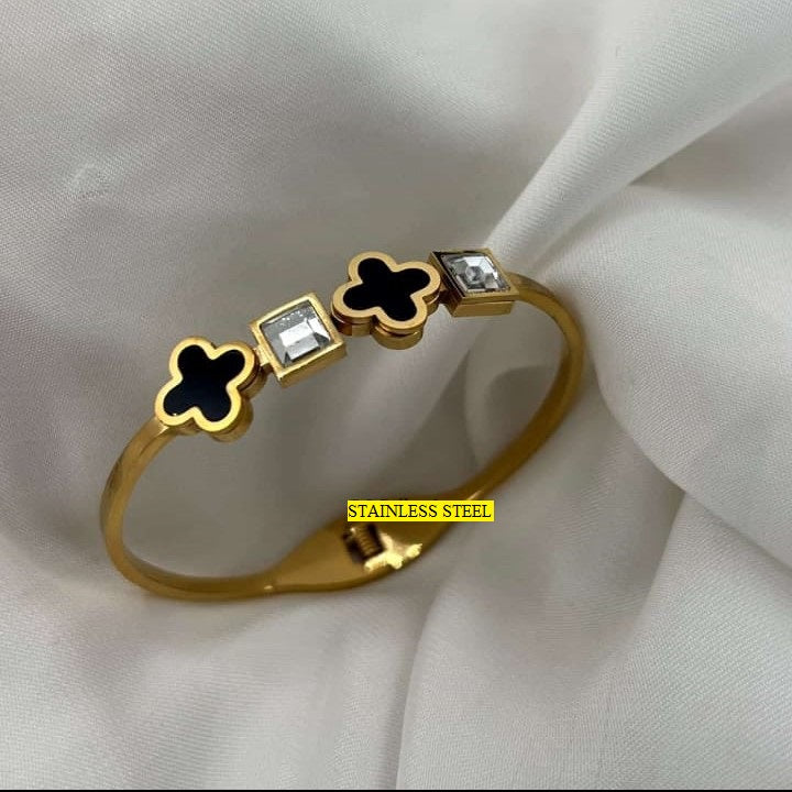 Elegant Multi Clover Bracelet – Stainless Steel Slim