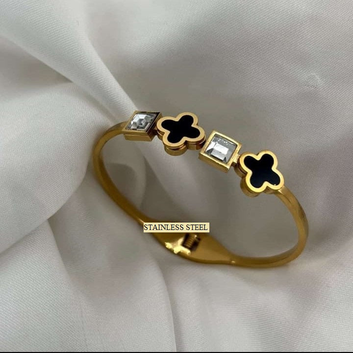 Elegant Multi Clover Bracelet – Stainless Steel Slim