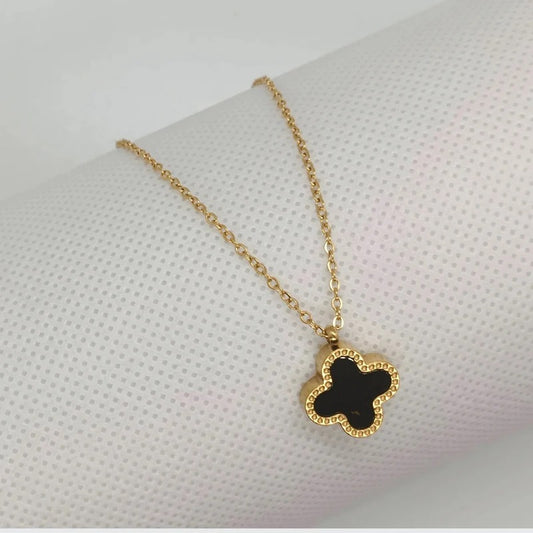 Premium Clover Locket – Black & White Stainless Steel