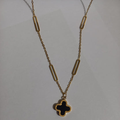 Clover Locket Black & White – Stainless Steel Charm
