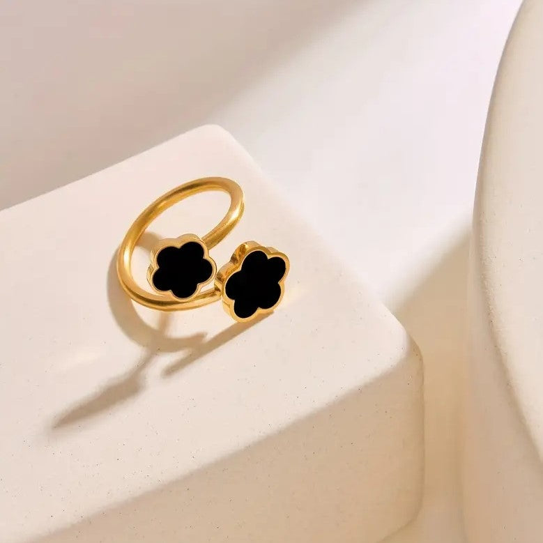 Elegant Clover Ring 03 – Minimalist Stainless Steel