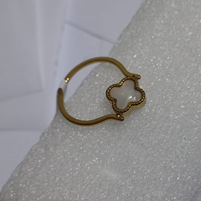 Elegant Clover Ring – Stainless Steel for Women